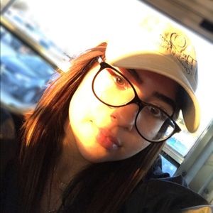 Meet your Posher, Lorraine